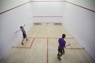 how to serve in squash